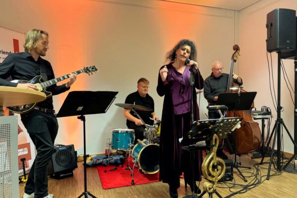 Betty Gee & Friends: 45. Kunstausstellung im Schloss Eulenbroich